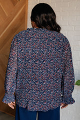 Blusa con escote con volantes Lucid Dream en azul marino