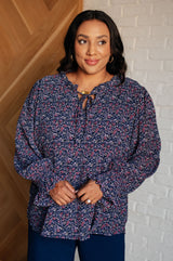 Blusa con escote con volantes Lucid Dream en azul marino