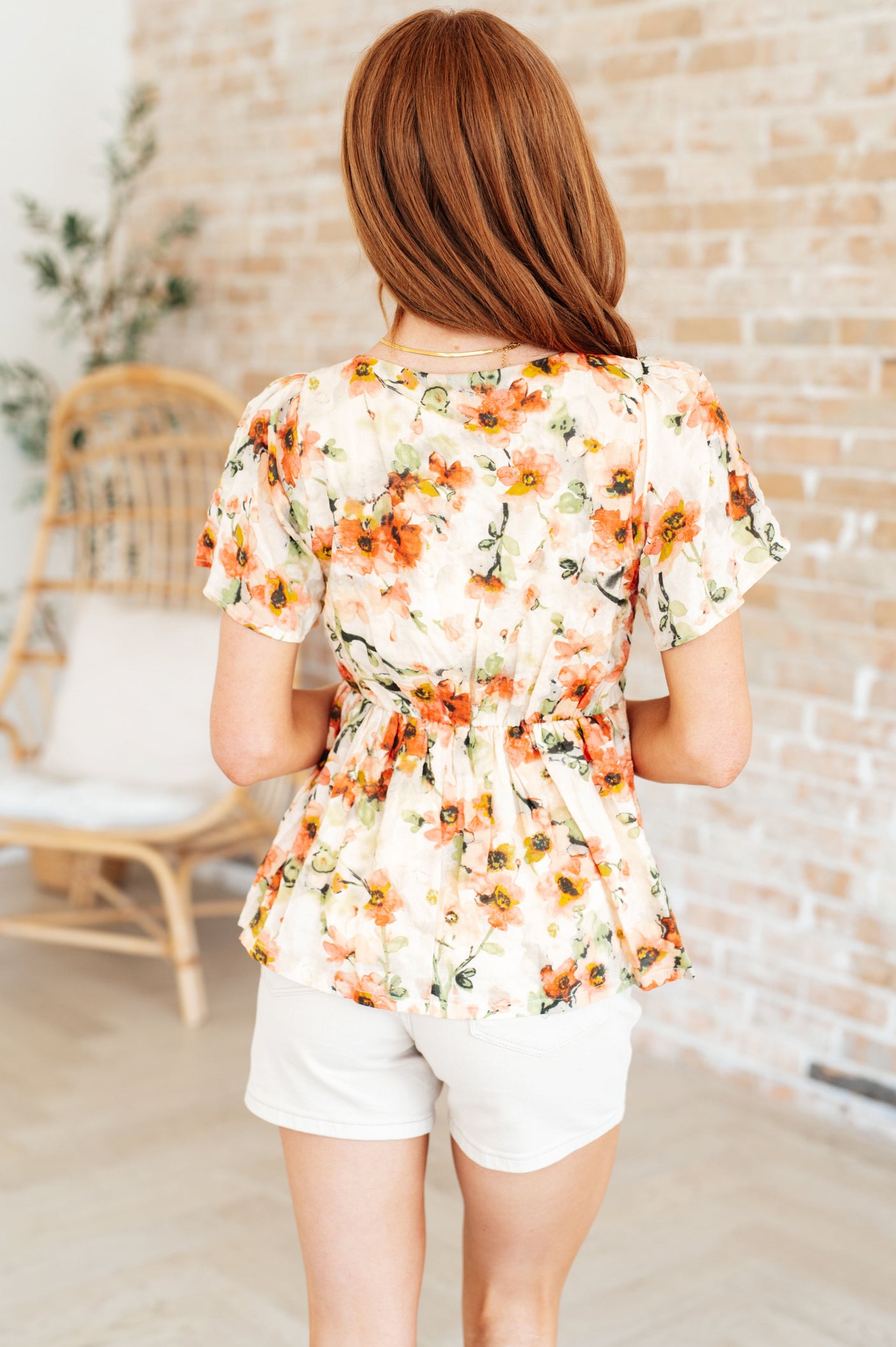 Blusa floral con cuello cuadrado de Magic Dance