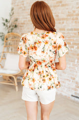 Blusa floral con cuello cuadrado de Magic Dance