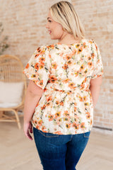 Blusa floral con cuello cuadrado de Magic Dance