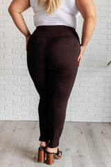 Pantalones Magic Skinny de 28" en color chocolate