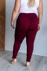 Pantalones Magic Skinny de 28" en color vino