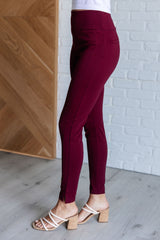 Pantalones Magic Skinny de 28" en color vino