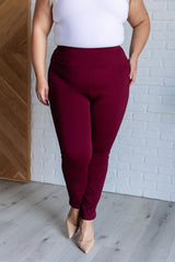 Pantalones Magic Skinny de 28" en color vino