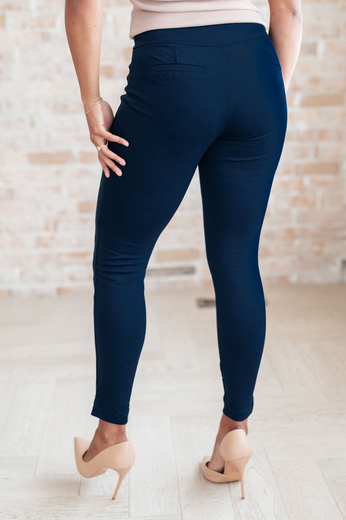 Pantalones Magic Skinny de 28" en doce colores 