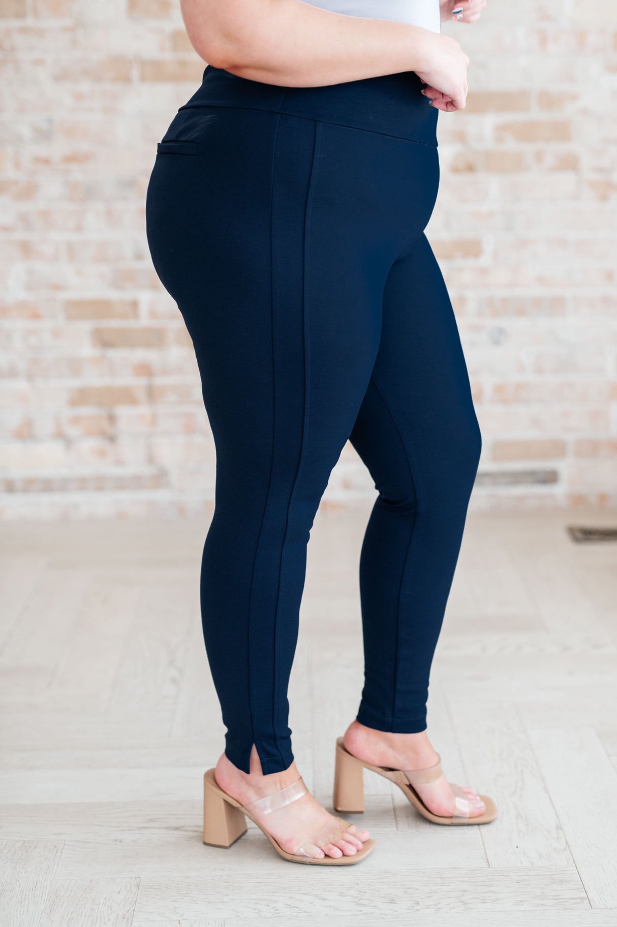Pantalones Magic Skinny de 28" en doce colores 