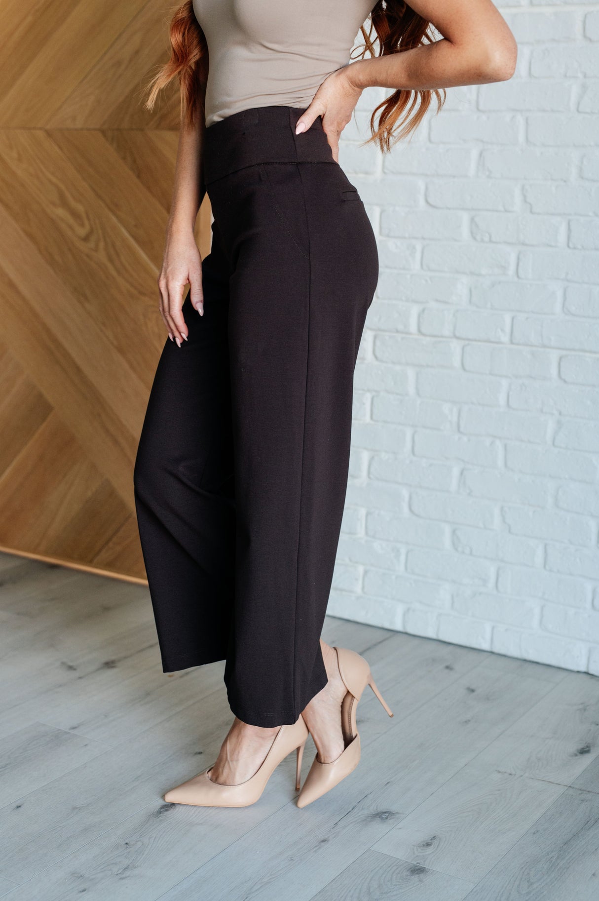 Pantalones cortos de pierna ancha Magic en color chocolate