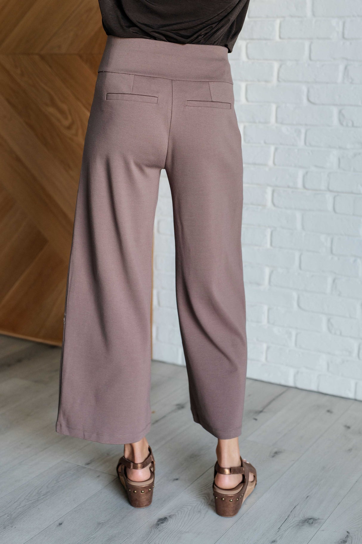 Pantalones cortos de pierna ancha Magic en moca oscuro