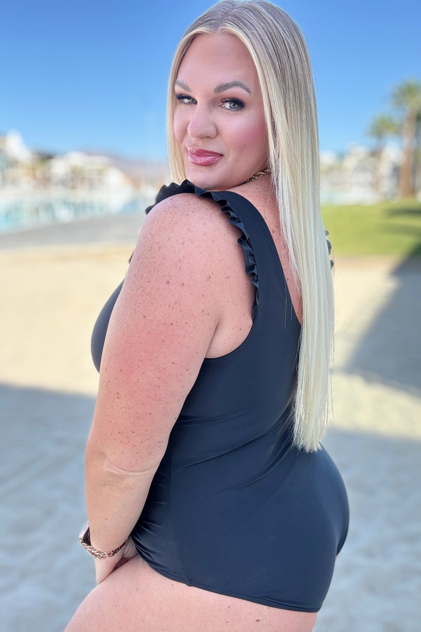 Traje de baño Maldivas con cuello en V y detalle de volantes