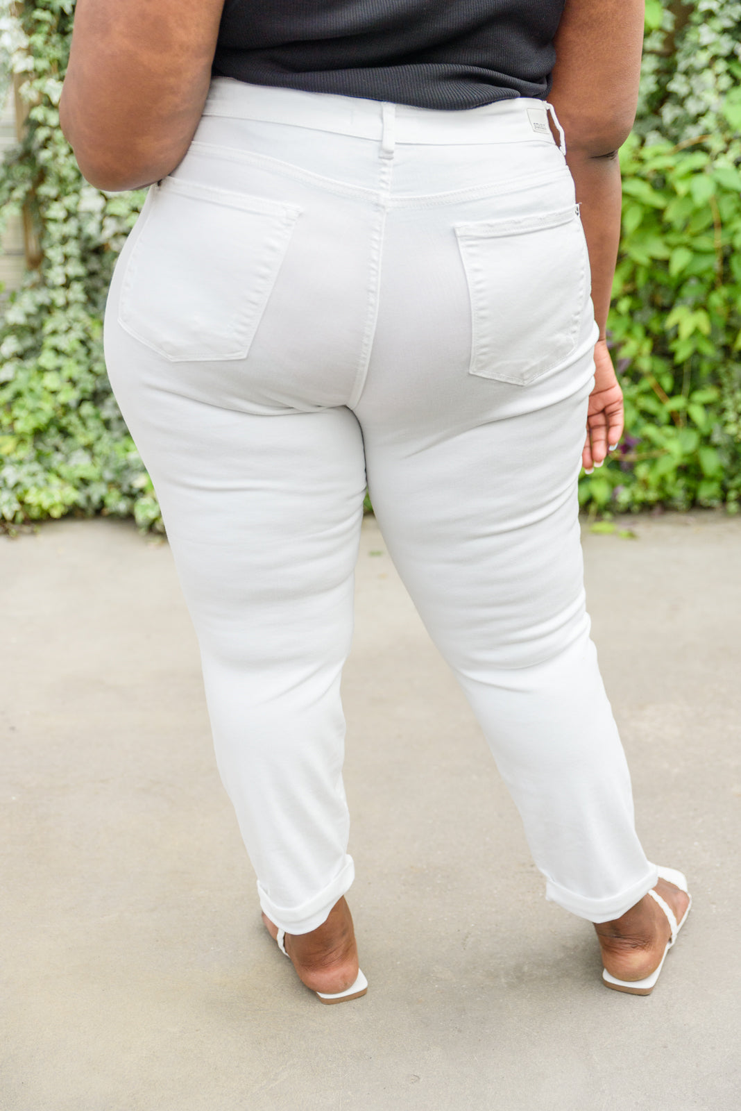 Jeans blancos desgastados de tiro medio estilo boyfriend