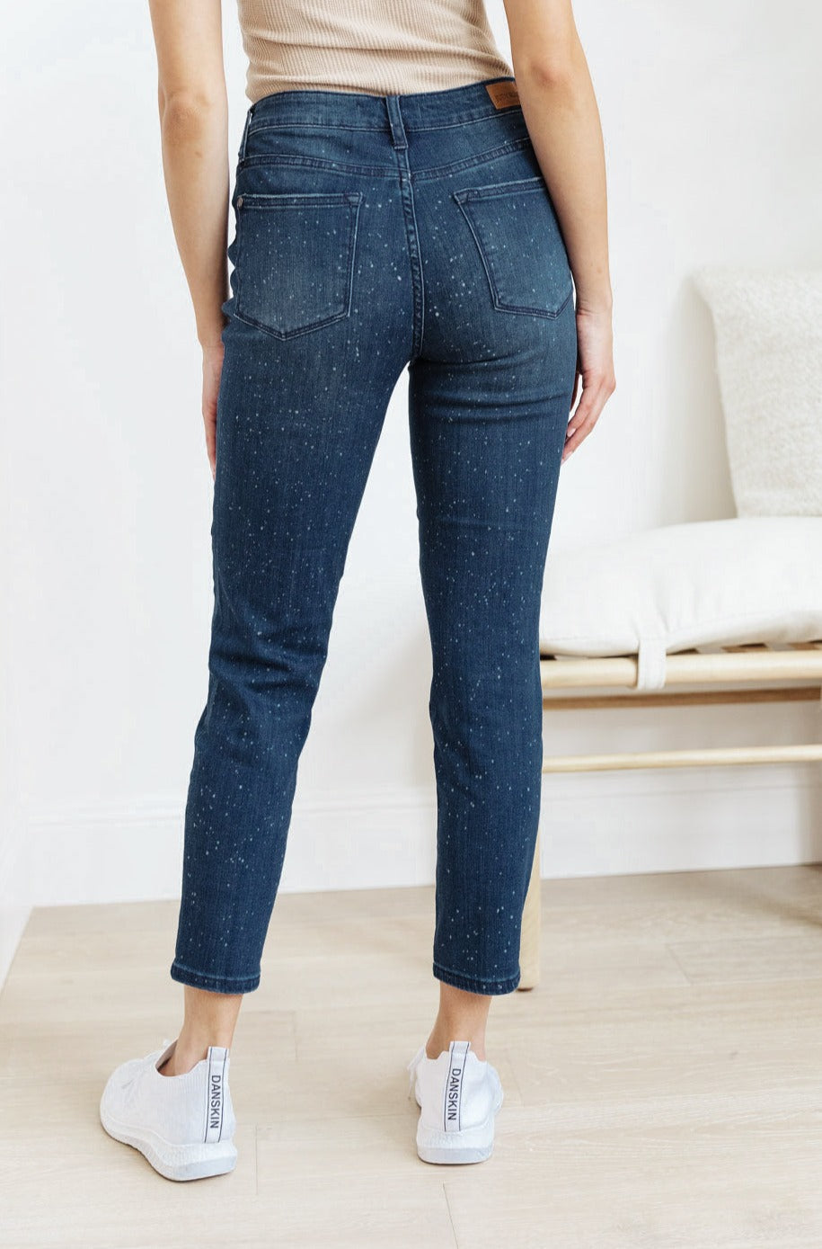 Jeans de tiro medio, corte relajado y lavado mineral