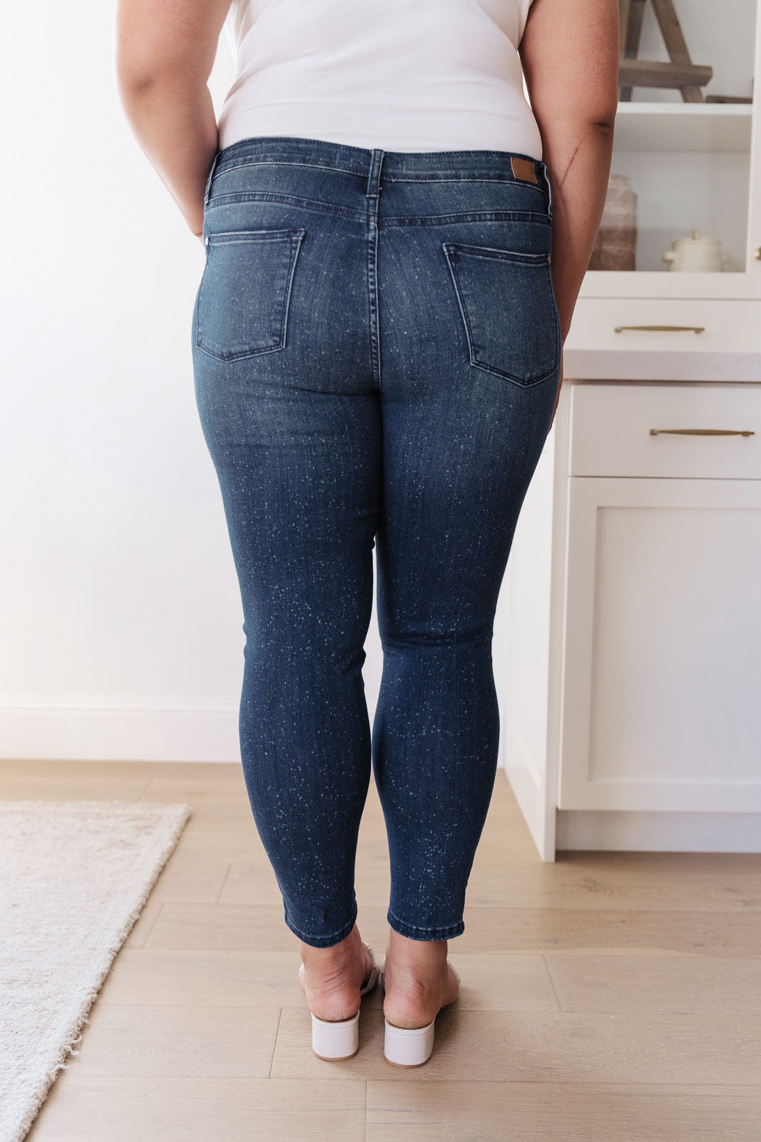 Jeans de tiro medio, corte relajado y lavado mineral