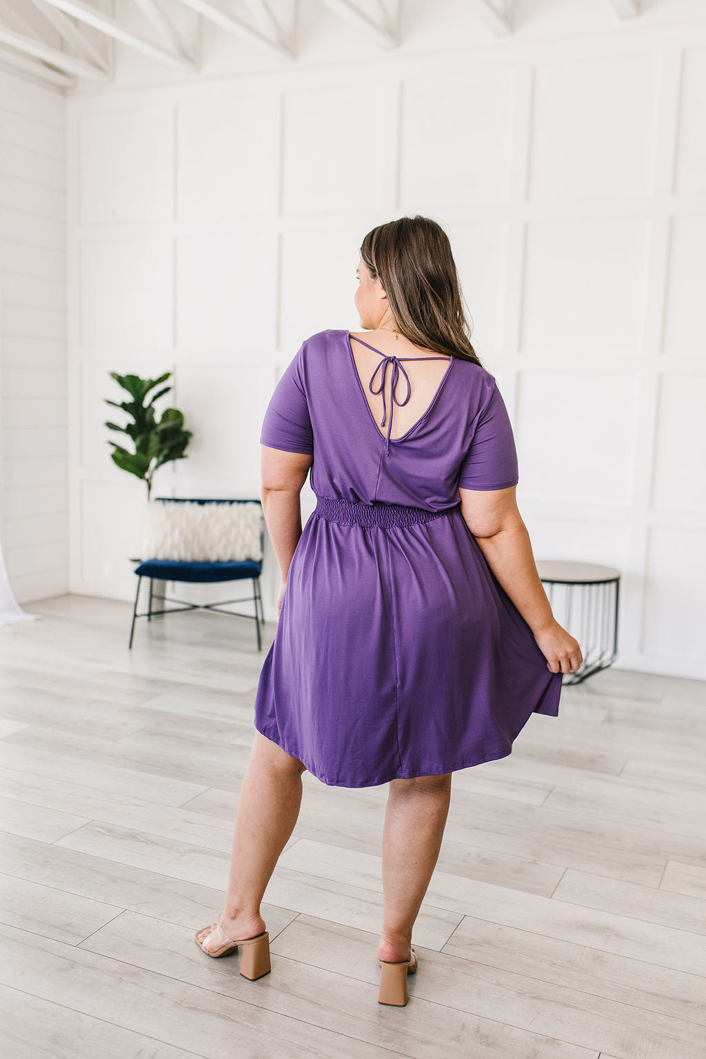 Vestido con escote en V de Miss Independent 