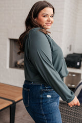 Sudadera con capucha y media cremallera Morning Run en color abeto ahumado