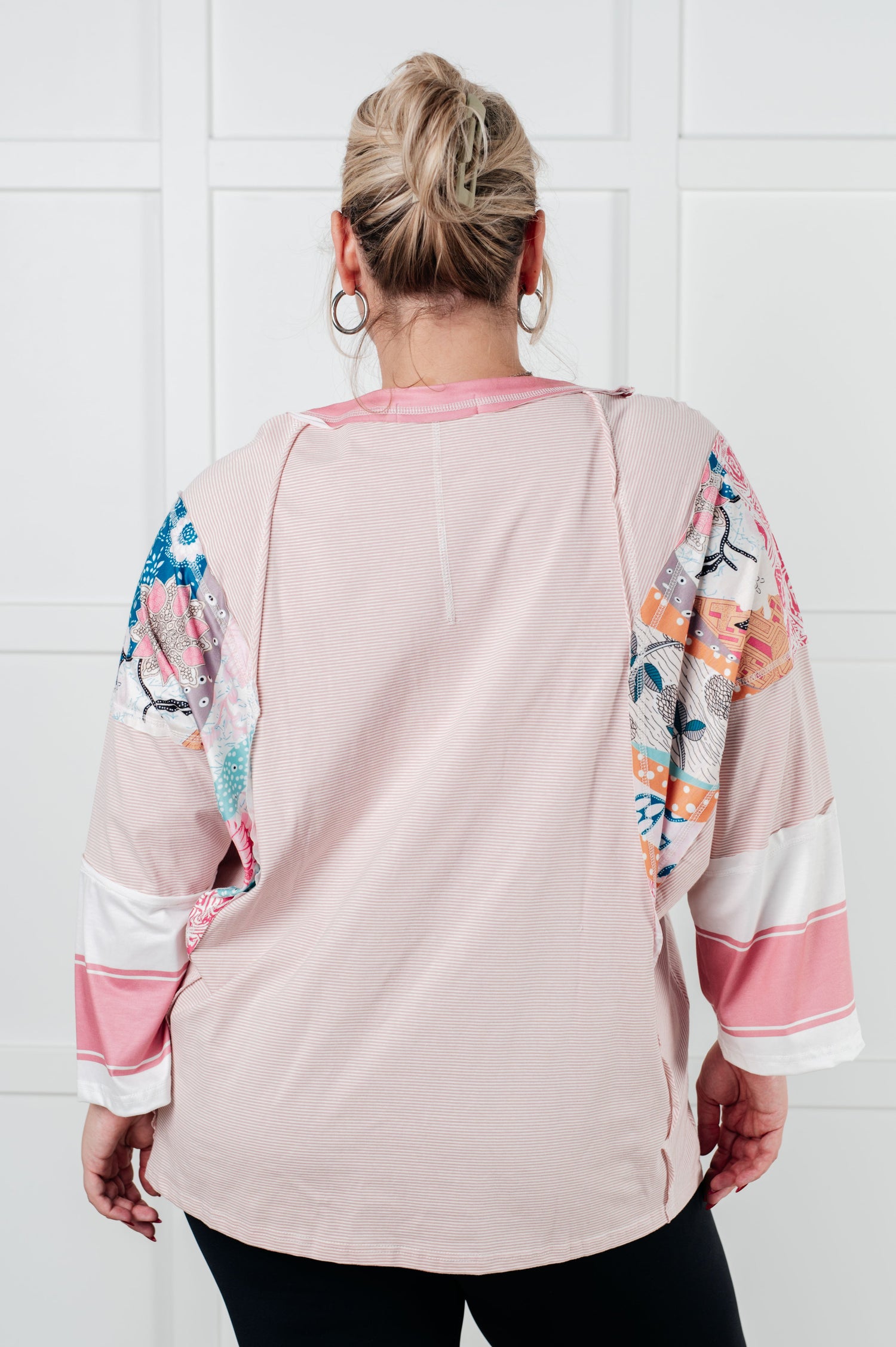Top de patchwork con bloques de colores florales de New Chapter