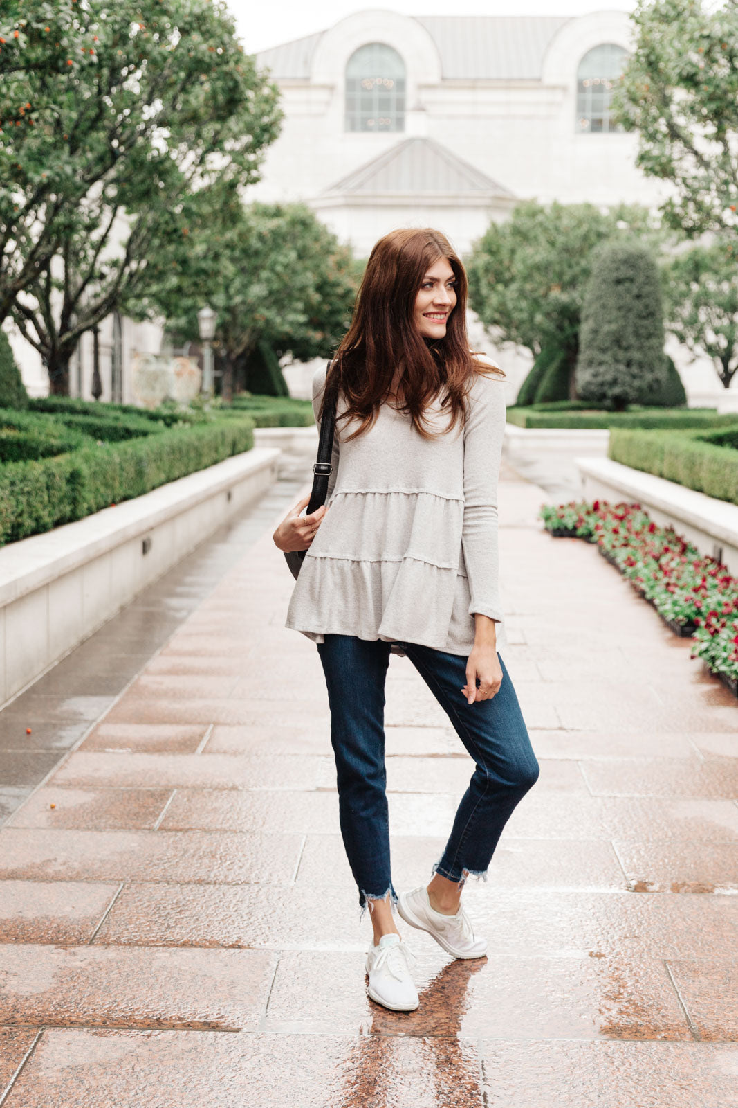 Blusa escalonada muy bien hecha en gris