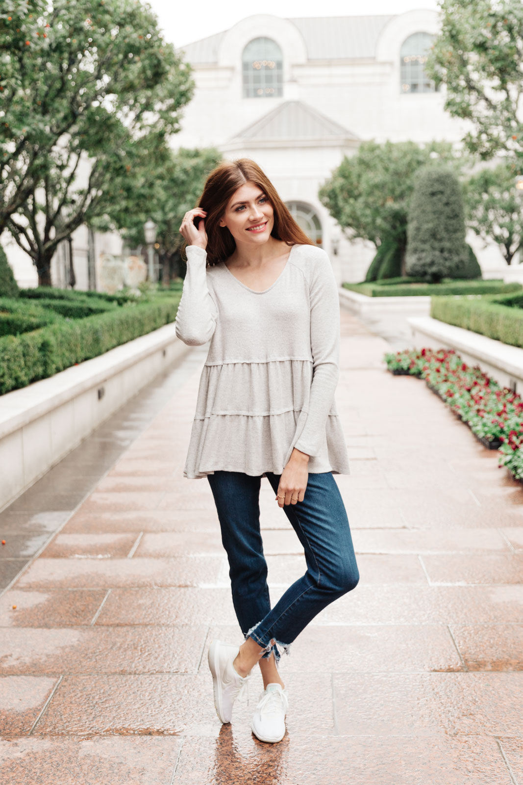 Blusa escalonada muy bien hecha en gris