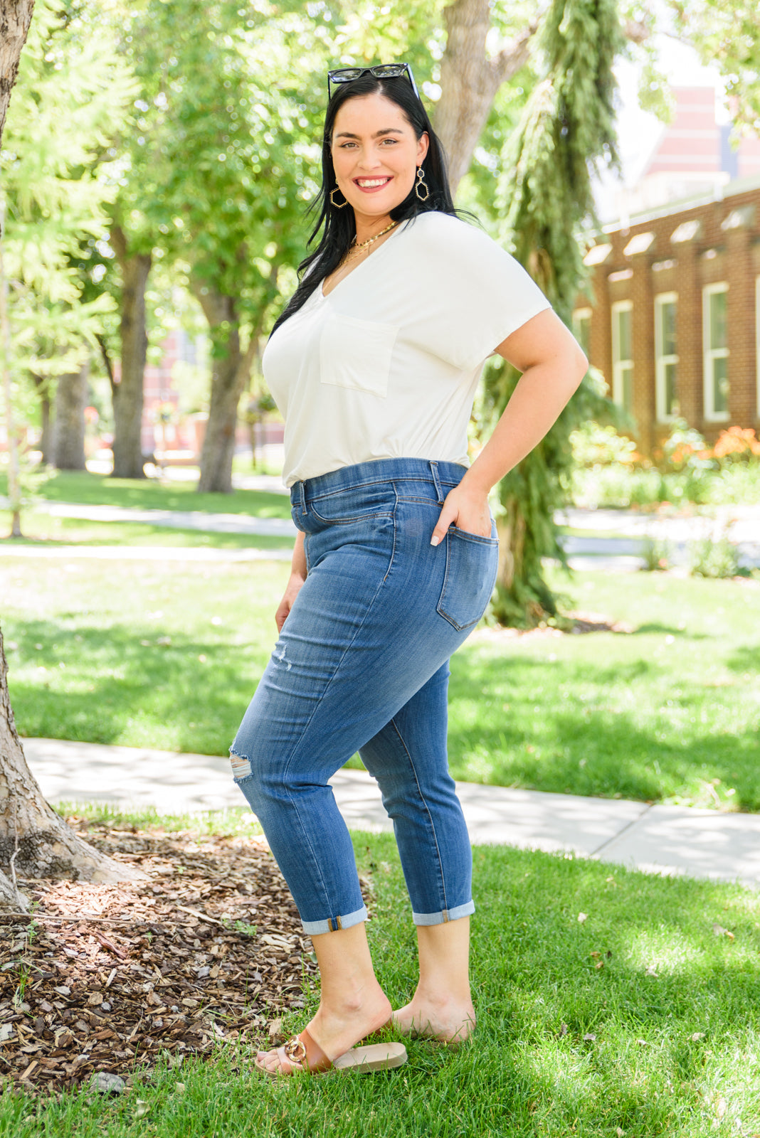 Jeggings estilo boyfriend de tiro medio y efecto desgastado de Nikki