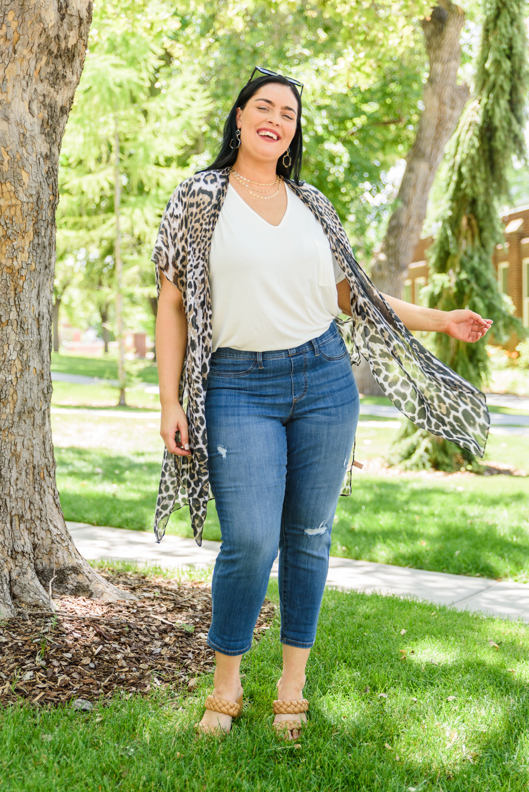 Jeggings estilo boyfriend de tiro medio y efecto desgastado de Nikki