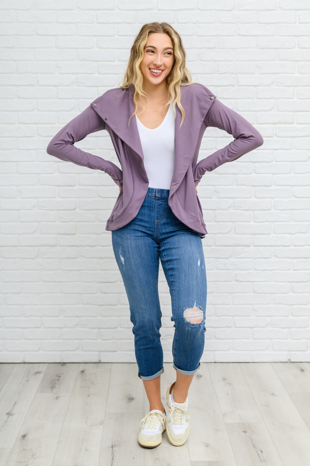 Jeggings estilo boyfriend de tiro medio y efecto desgastado de Nikki
