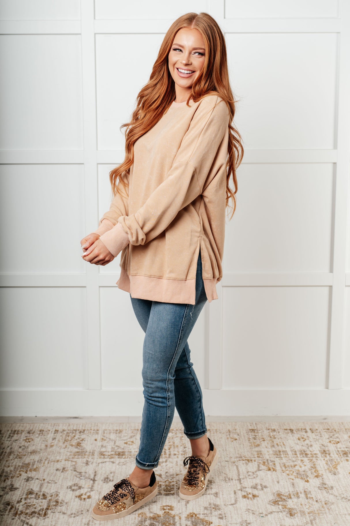 Sudadera extragrande No Plain Jane en color caqui