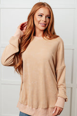 Sudadera extragrande No Plain Jane en color caqui