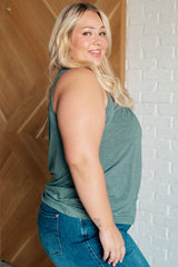 Camiseta de tirantes con cuello en V Not So Anxious en color niebla