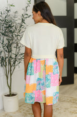 Vestido babydoll con estampado de patchwork de Office Associate