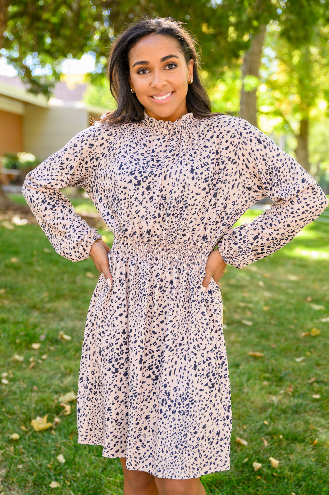 Vestido Ophelia con estampado animal y cintura fruncida 