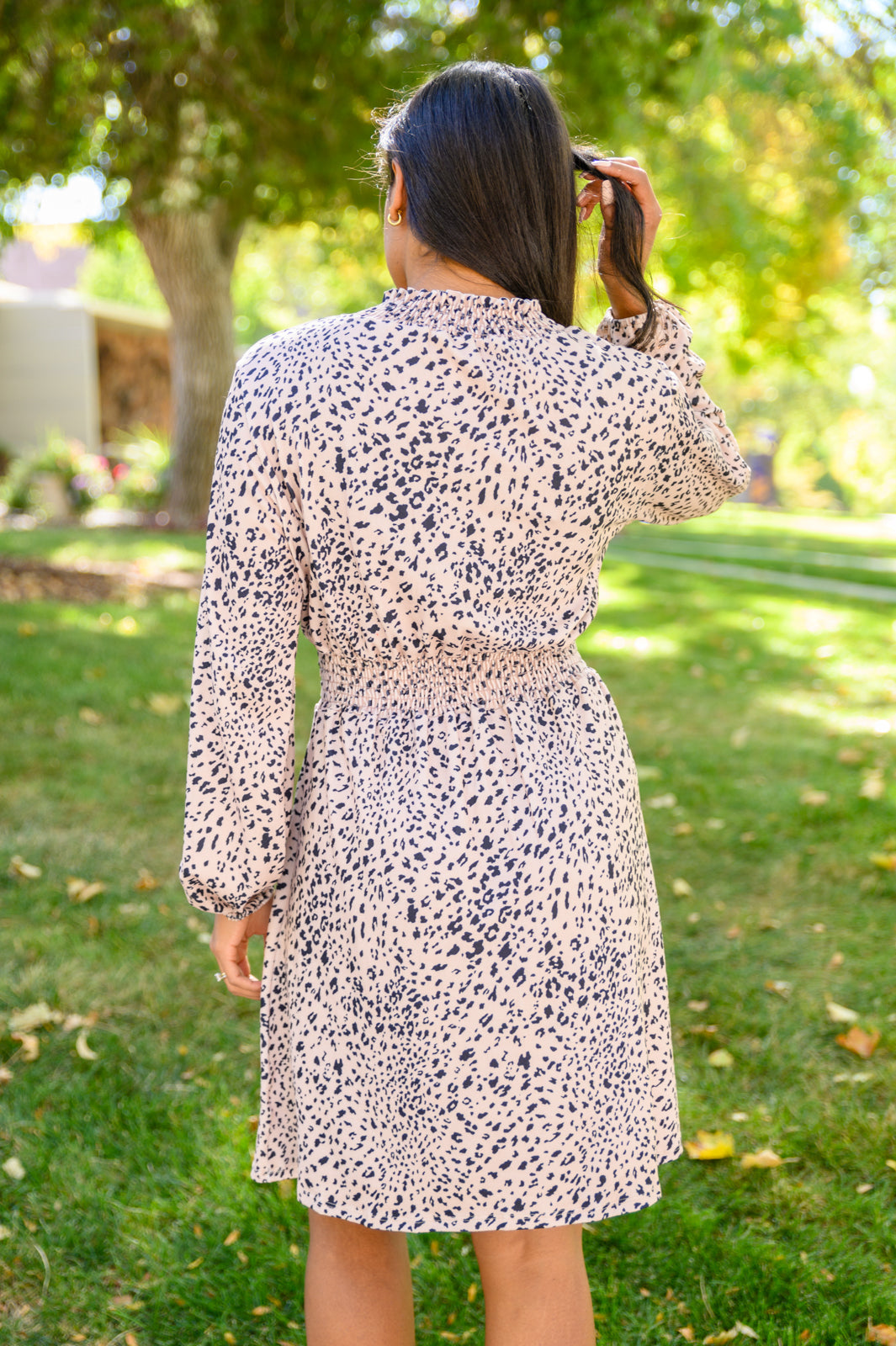 Vestido Ophelia con estampado animal y cintura fruncida 