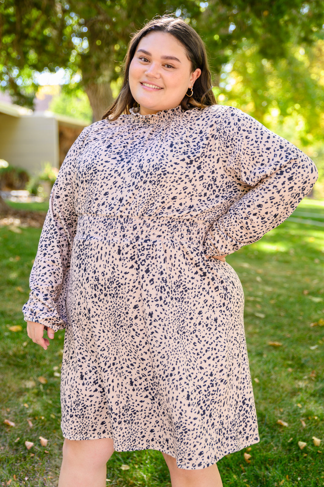 Vestido Ophelia con estampado animal y cintura fruncida 