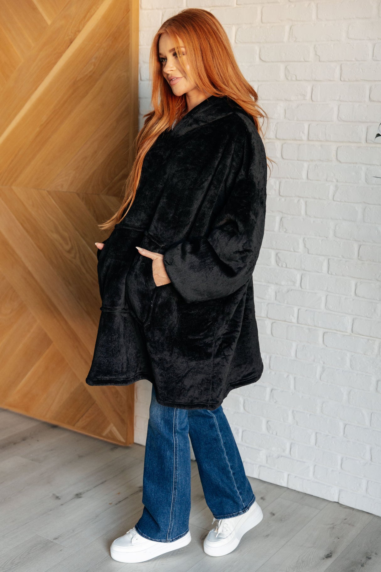 Sudadera con capucha extragrande de terciopelo negro