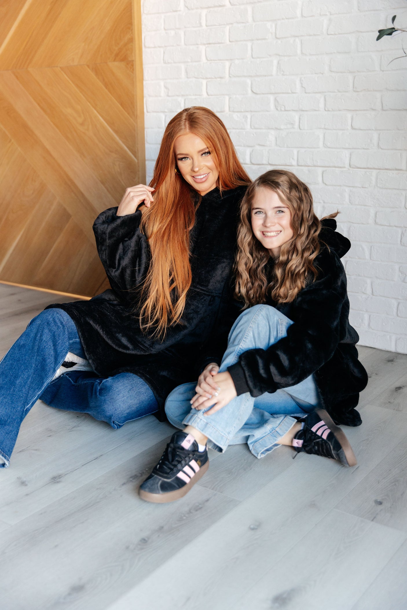 Sudadera con capucha extragrande de terciopelo negro