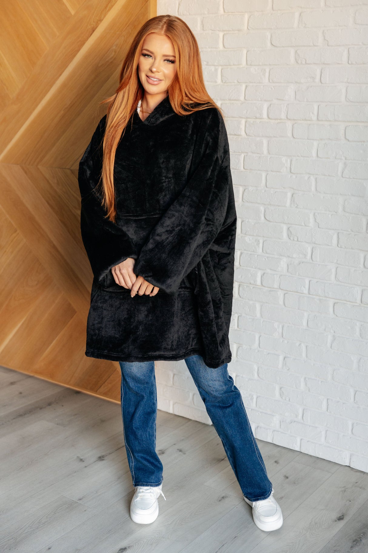 Sudadera con capucha extragrande de terciopelo negro
