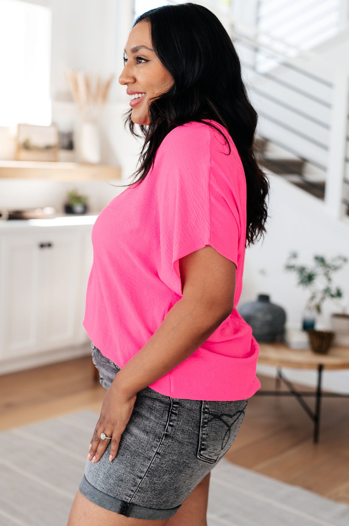 Blusa con cuello en V color rosa apasionado