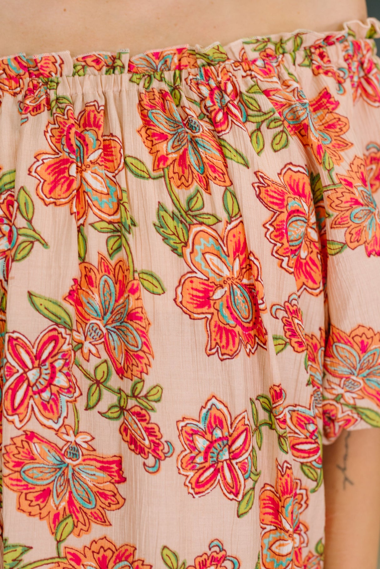 Blusa con hombros descubiertos Petal Perfect