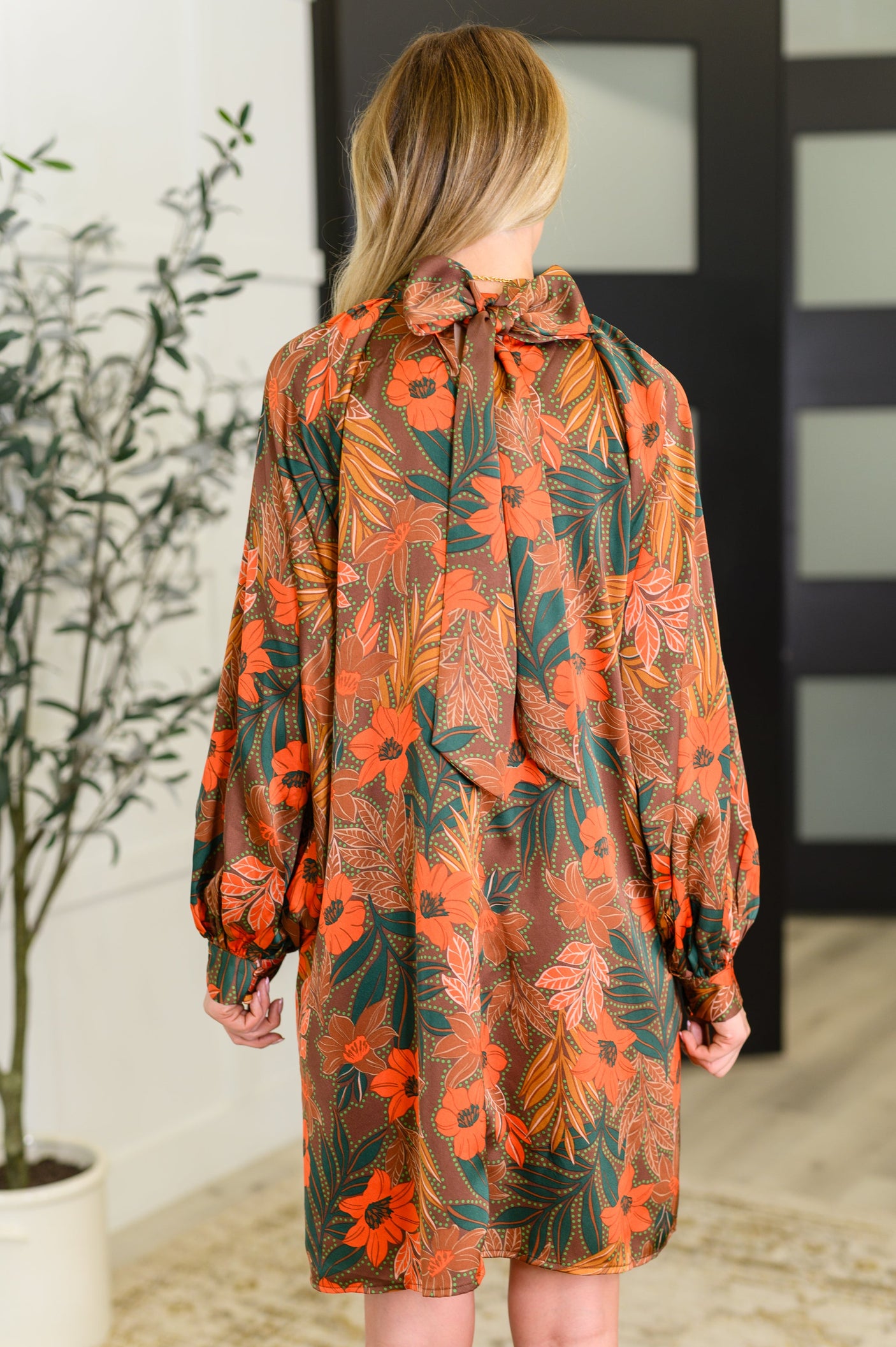 Vestido con mangas globo Petals After Dark