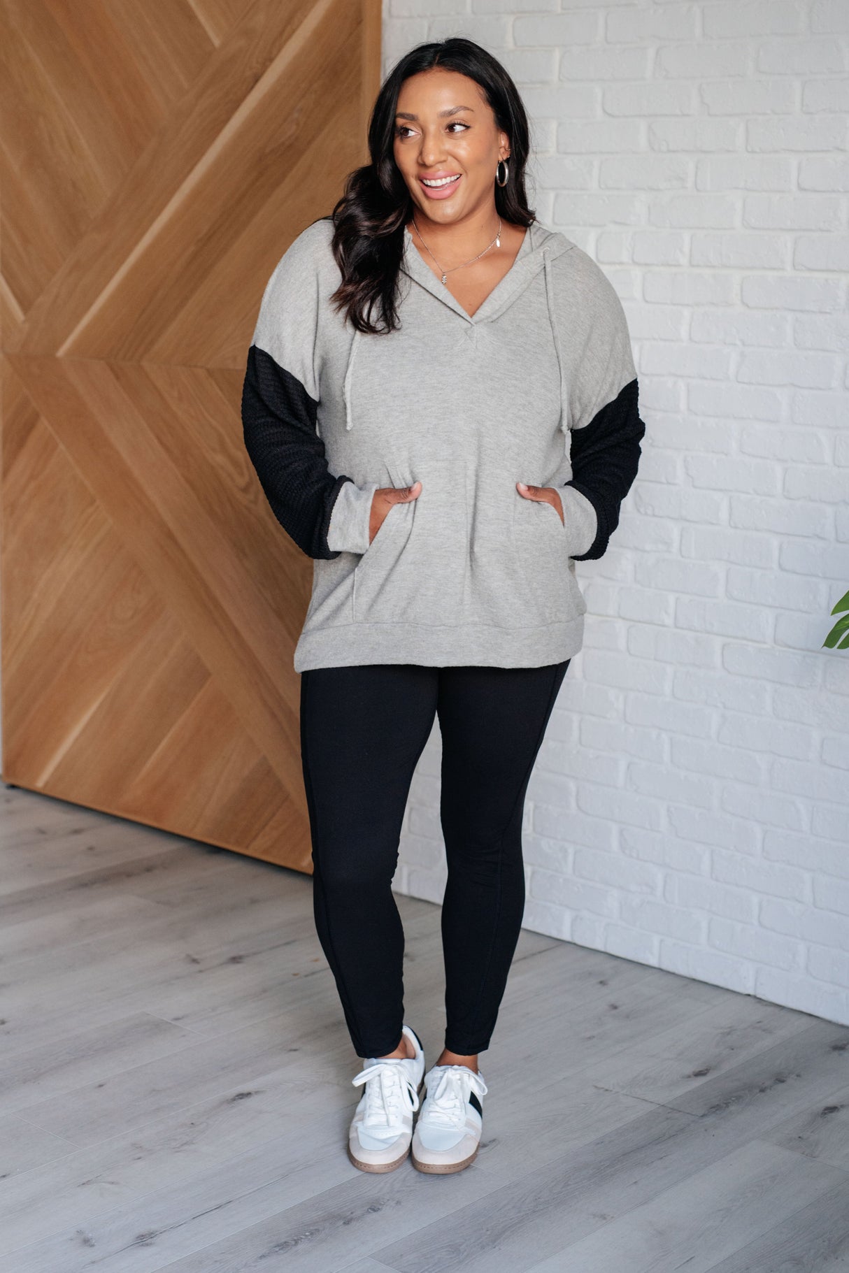Sudadera con capucha y bloques de color Pull Up Your Sleeves - 30/09/2025 NUEVA