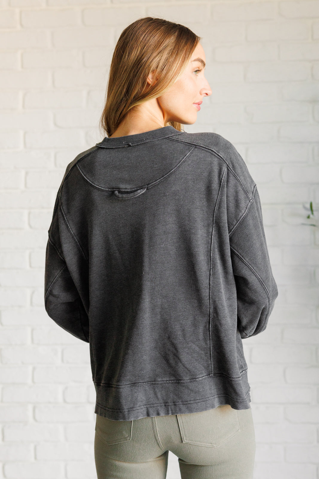 Jersey de cuello redondo con lavado mineral Quick Fix en negro