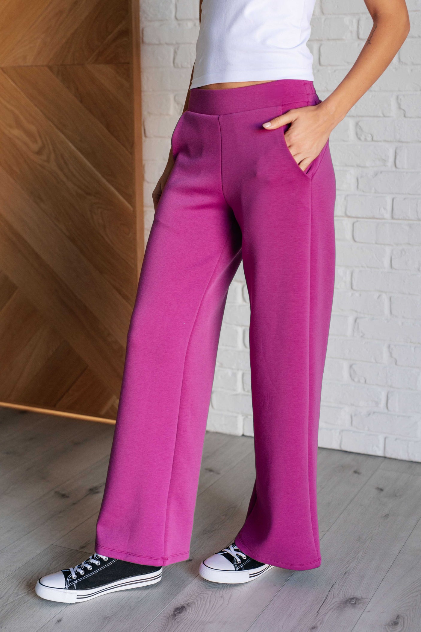 Pantalón corto de pernera ancha para viajes de resort en color magenta
