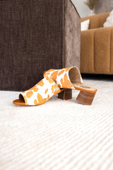 Sandalias Richwood Peeptoe de piel de vaca en color tostado y blanco