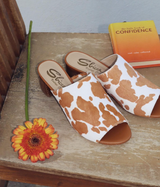 Sandalias Richwood Peeptoe de piel de vaca en color tostado y blanco
