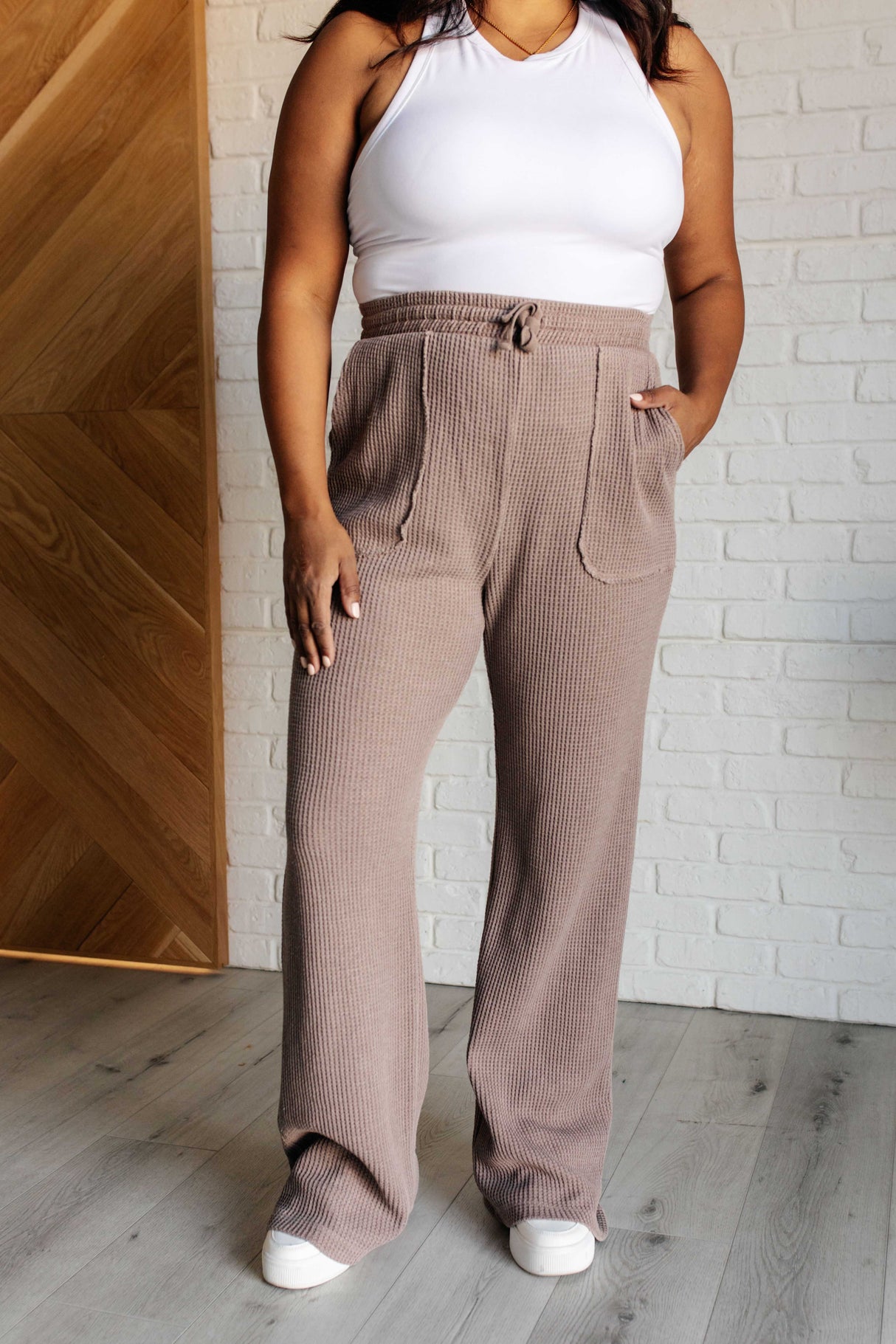 Pantalones de punto gofre con lavado mineral Set Process en marrón