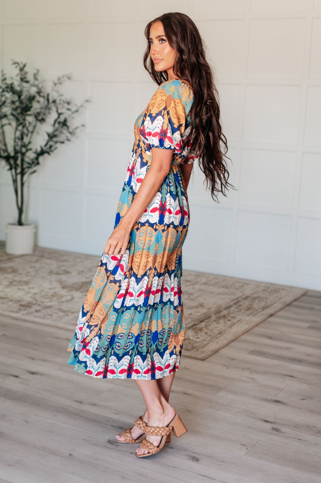 Vestido con cuello en V y mangas globo Shaping Reality