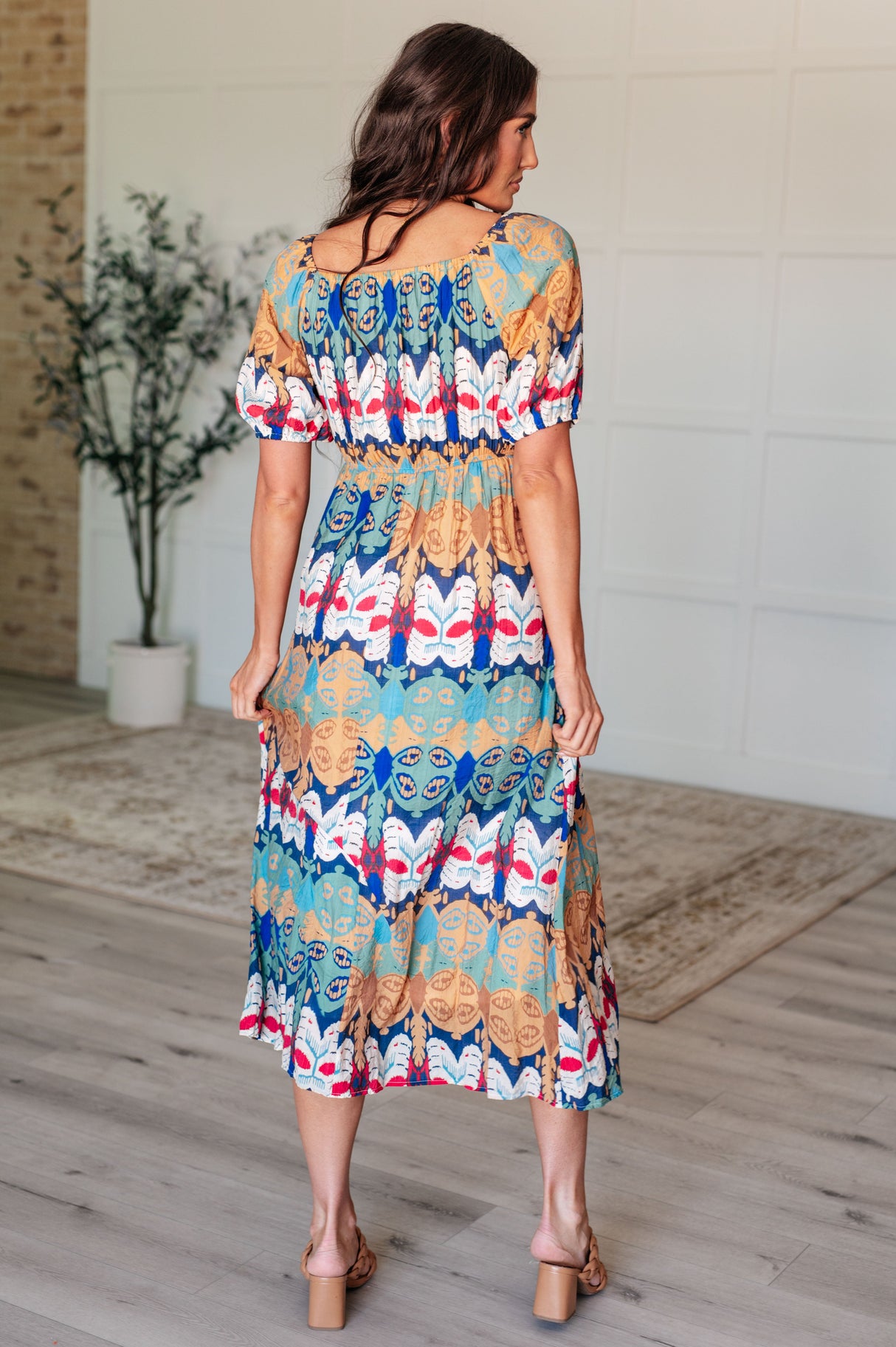 Vestido con cuello en V y mangas globo Shaping Reality