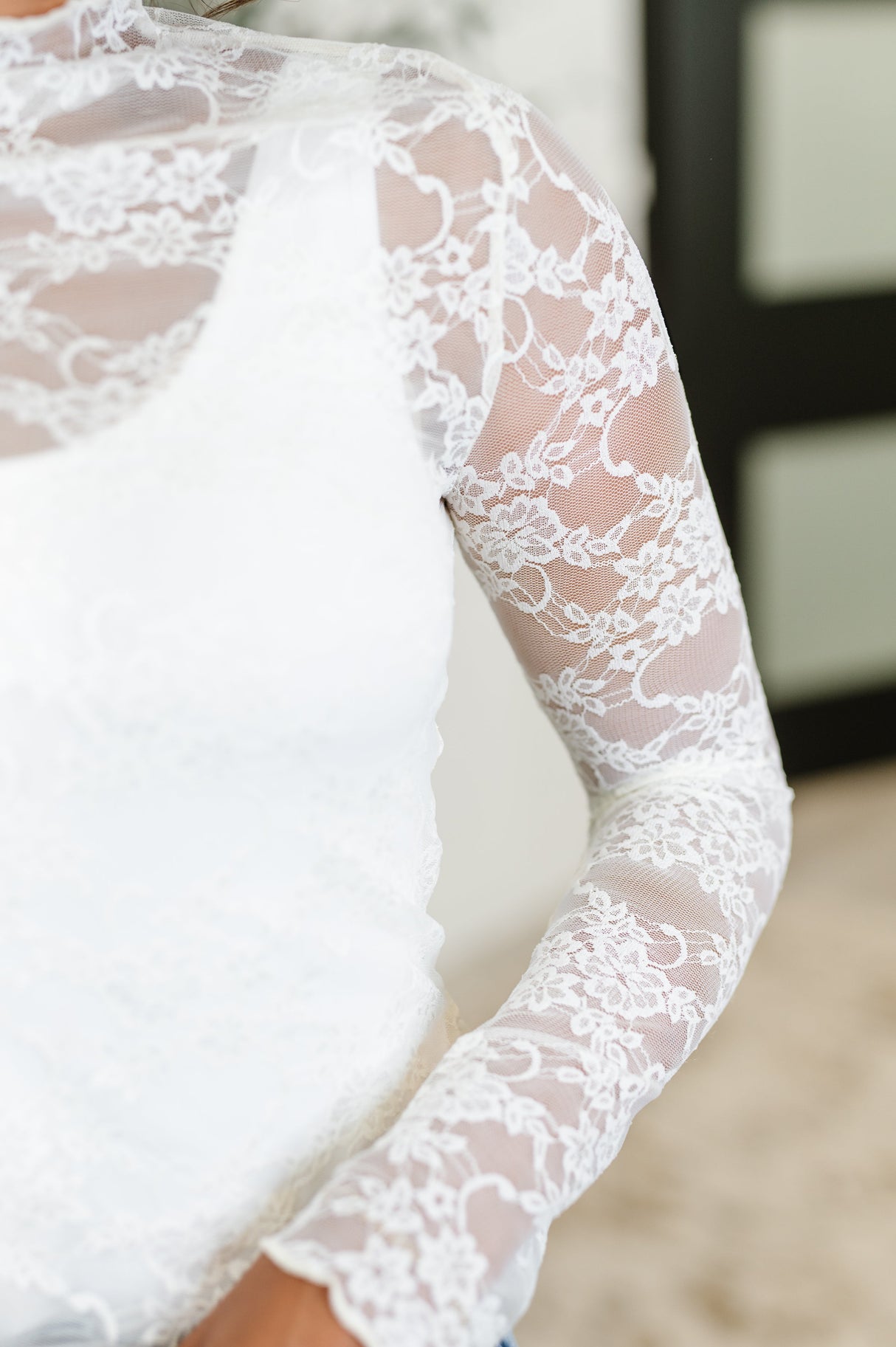 Top de encaje con capas Sheer Intentions en color marfil