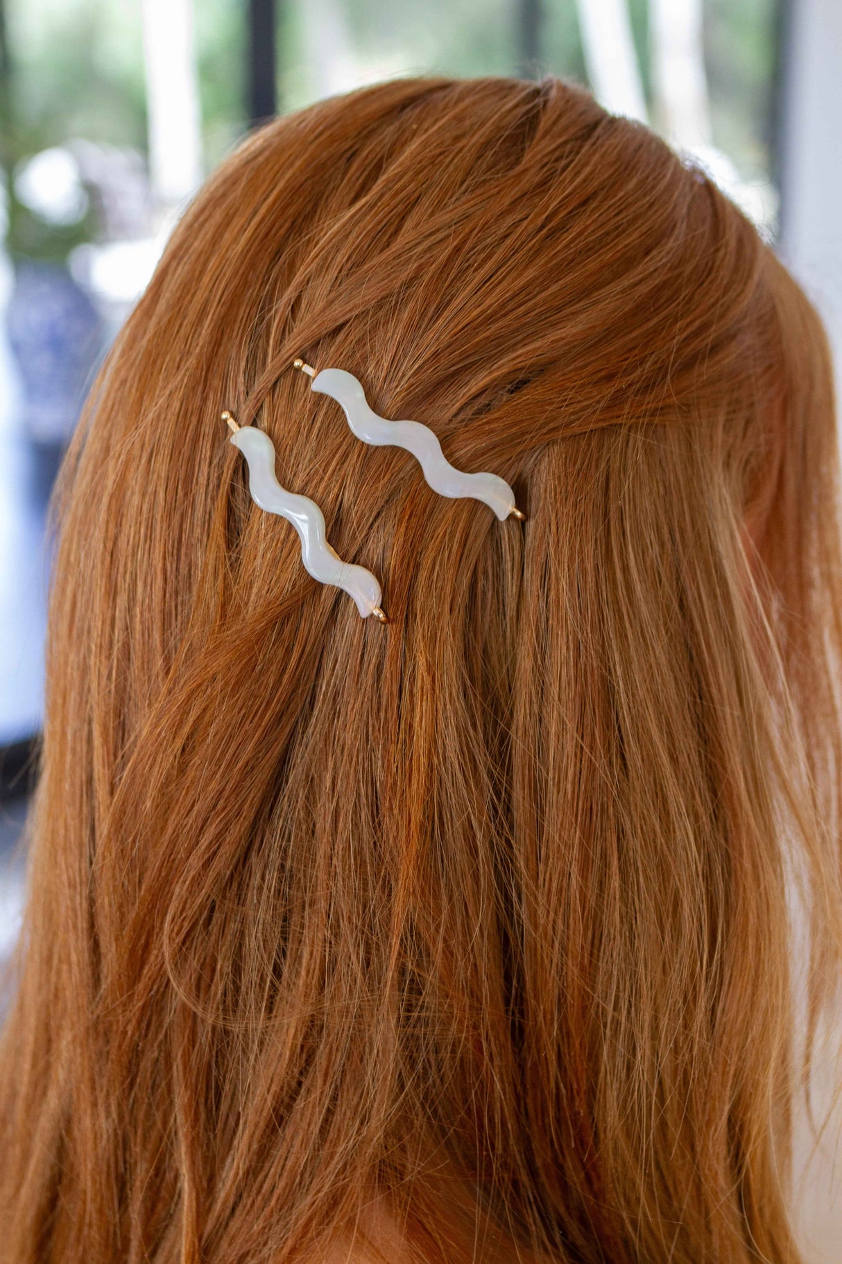 Sleek Waves Hair Clip in White Tortoise - Liarian Unlimited Boutique