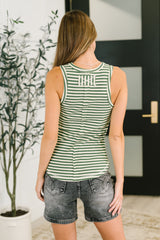 Camiseta de tirantes con cuello redondo "Snaccident Waiting to Happen" en verde