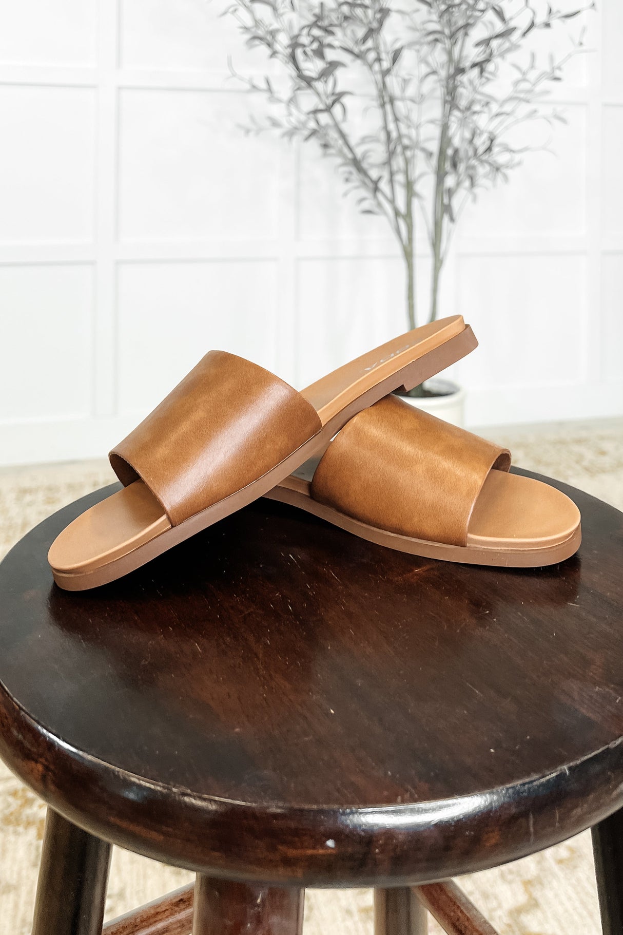 Sandalias sin cordones Sole Mate en color tostado
